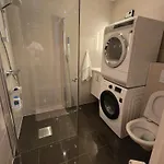 Апартаменты Lovely 2 Bedroom With Free Parking *