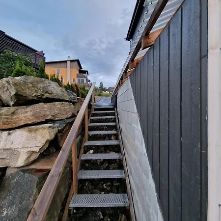 Lovely 2 Bedroom With Free Parking *