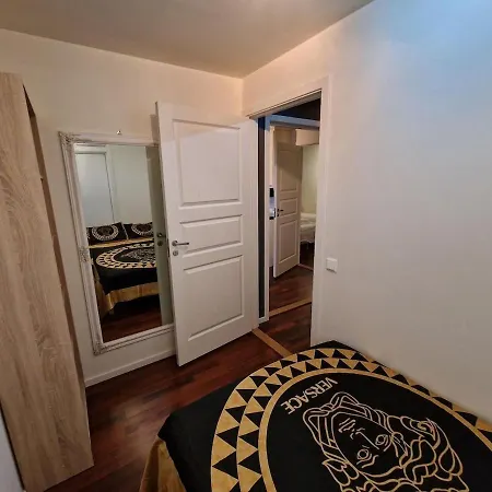 Lovely 2 Bedroom With Free Parking Apartment *