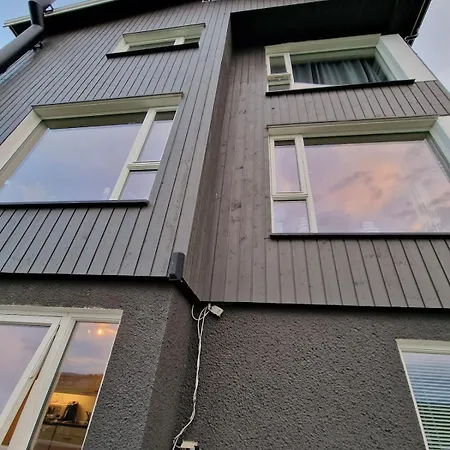 Lovely 2 Bedroom With Free Parking Διαμέρισμα
