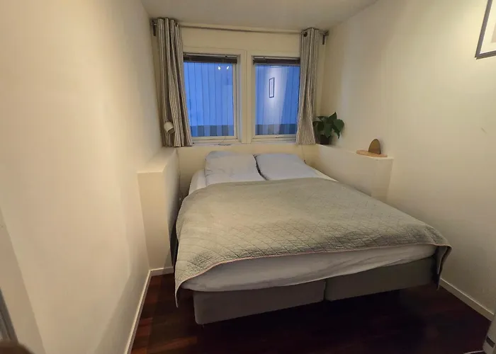 Daire Lovely 2 Bedroom With Free Parking *