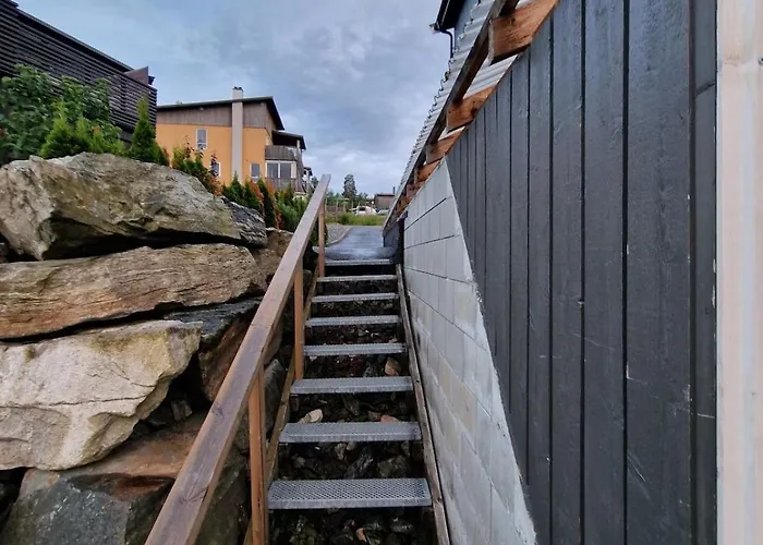 Lovely 2 Bedroom With Free Parking *